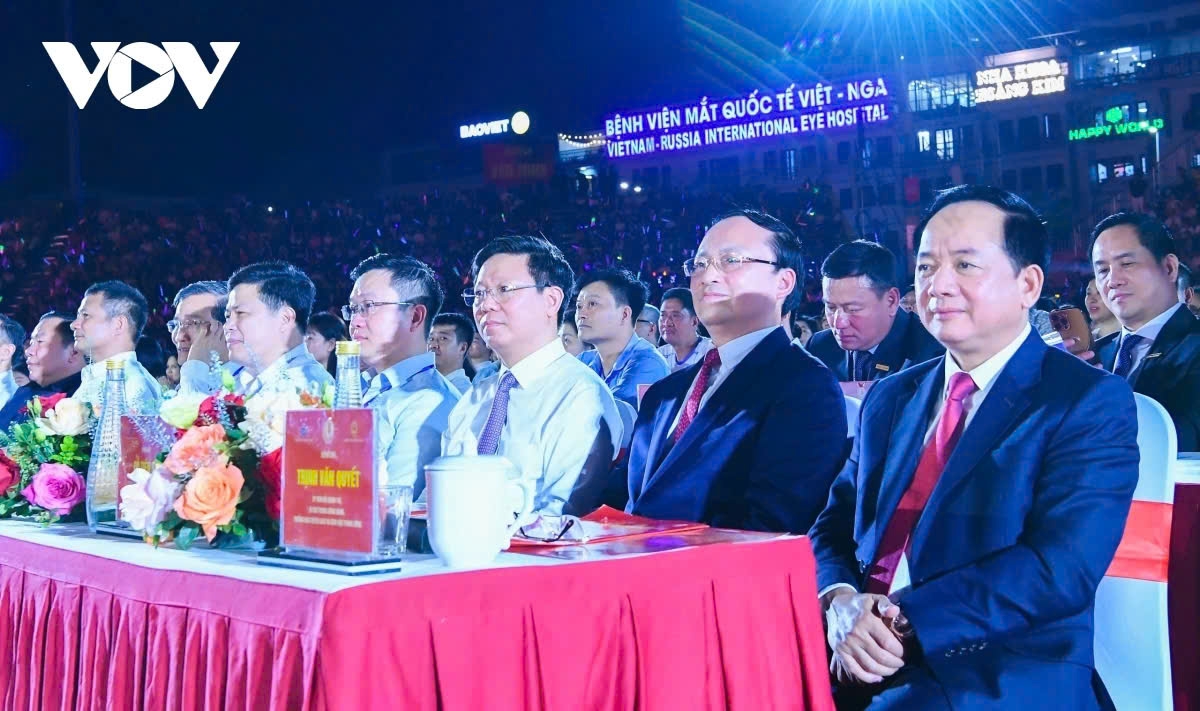 Tham dự Lễ khai mạc Liên hoan Phát thanh toàn quốc 2026 có ông Trịnh Văn Quyết, Ủy viên Bộ Chính trị, Bí thư Trung ương Đảng, Trưởng Ban Tuyên giáo và Dân vận Trung ương; Ông Bùi Văn Nghiêm, Ủy viên Ban Chấp hành Trung ương Đảng, Phó Trưởng Ban Nội chính Trung ương; Ông Trần Thanh Lâm, Ủy viên Ban Chấp hành Trung ương Đảng, Phó Trưởng Ban Tuyên giáo Trung ương; Ông Đỗ Tiến Sỹ, Ủy viên Ban Chấp hành Trung ương Đảng, Phó trưởng Ban Tuyên giáo và Dân vận Trung ương, Bí thư Đảng ủy, Tổng Giám đốc Đài Tiếng nói Việt Nam, Trưởng ban Chỉ đạo Liên hoan Phát thanh toàn quốc;