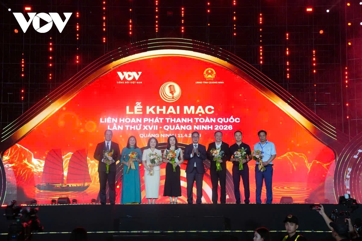 Ông Phạm Mạnh Hùng (Phó Tổng Giám đốc Đài Tiếng nói Việt Nam, Phó Trưởng Ban Thường trực Ban Chỉ đạo, Trưởng Ban Tổ chức Liên hoan Phát thanh toàn quốc lần thứ XVII) cảm ơn các nhà tài trợ đồng hành cùng chương trình.