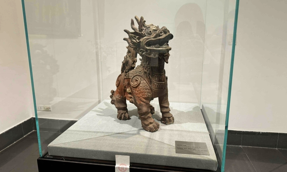 Many precious antiques are introduced to the public for the first time. (Photo: Thuy Tien/VOV)