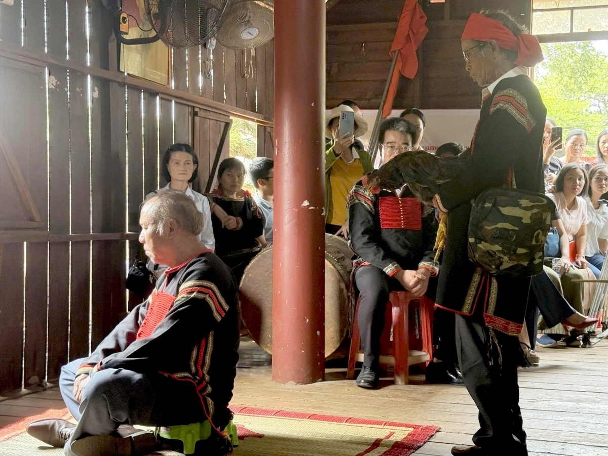 祈雨仪式仪式不再仅仅是村民的宗教仪式，而成为了当地人和游客深入体验埃德族文化生活的开放空间
