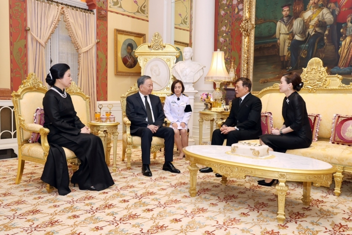 เลขาธิการใหญ่พรรค ประธานประเทศ โตเลิม และภริยาเข้าเฝ้าพระบาทสมเด็จพระเจ้าอยู่หัว และสมเด็จพระนางเจ้า ฯ พระบรมราชินี ณ พระบรมมหาราชวัง 