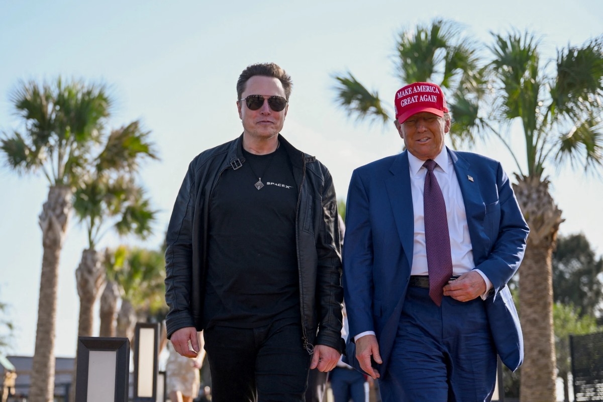 Tesla chief Elon Musk (L) is among 16 CEOs accompanying US President Donald Trump on his trip to China  (Photo: Reuters)