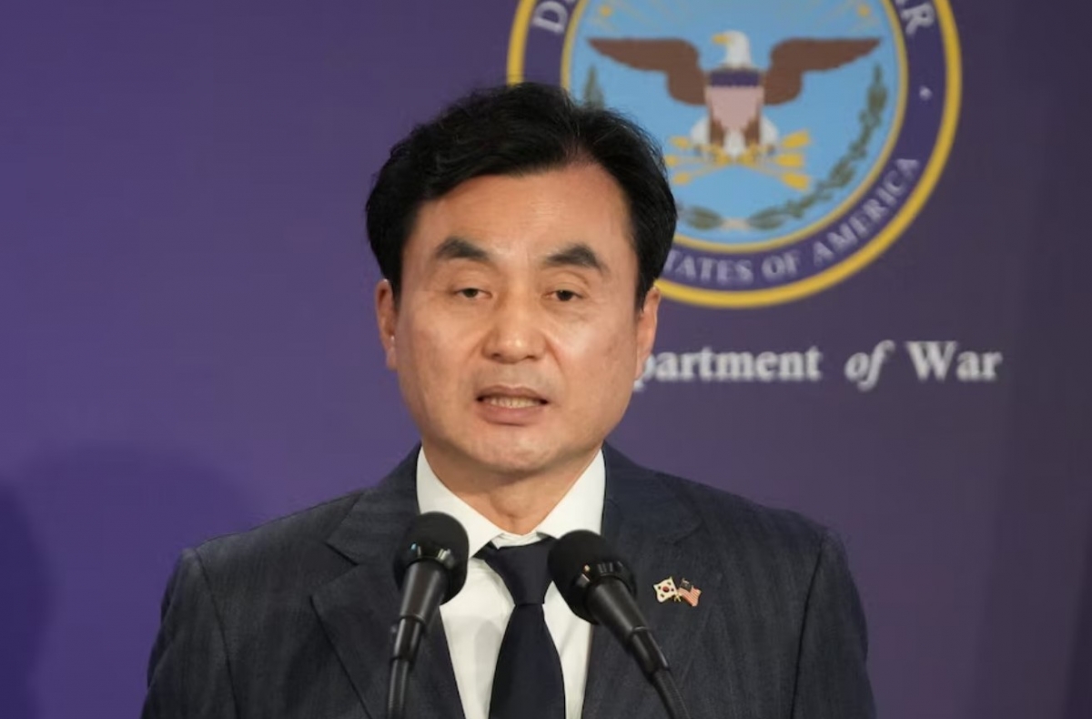 El ministro de Defensa de Corea del Sur, Ahn Gyu-Back, en una conferencia de prensa conjunta con el secretario de Guerra de Estados Unidos, Pete Hegseth, en Seúl, el 4 de noviembre de 2025. Foto de archivo: Lee Jin-man/REUTERS