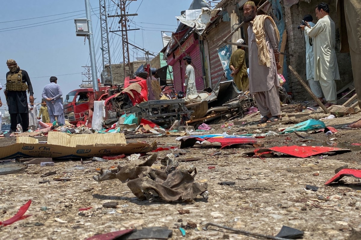 Explosion dans un marché de la ville de Sarai Naurang, au Pakistan, le 12 mai 2026. Photo: AP