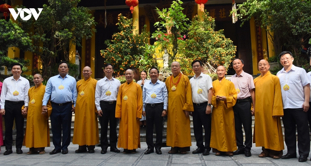 Các đại biểu chụp ảnh lưu niệm sau khi kết thúc buổi làm việc.