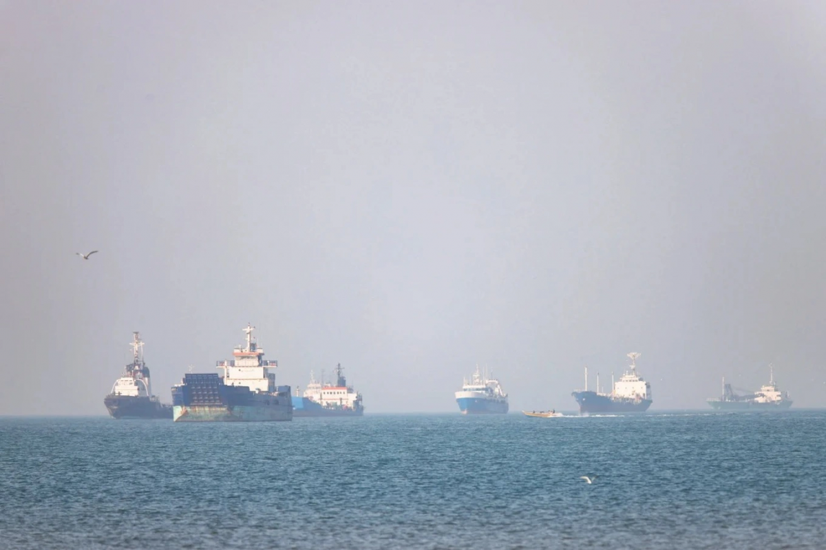Ships in the Strait of Hormuz (Photo: REUTERS)