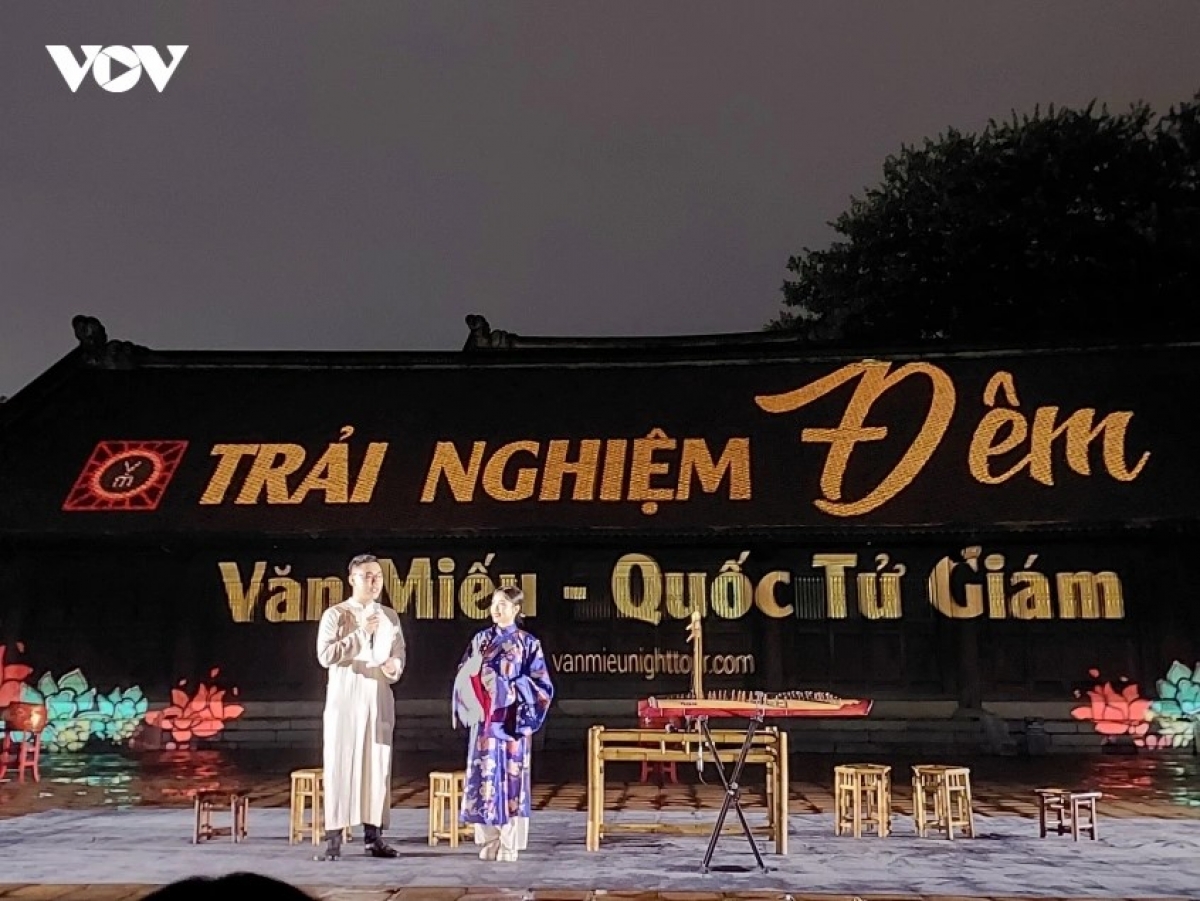 The Van Mieu - Quoc Tu Giam night experience program (Photo: Huyen Trang/VOV)