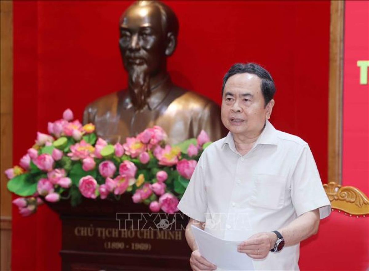 Chủ tịch Quốc hội Trần Thanh Mẫn, Trưởng Đoàn kiểm tra, giám sát số 11 của Bộ Chính trị phát biểu chỉ đạo Hội nghị. Ảnh: TTXVN