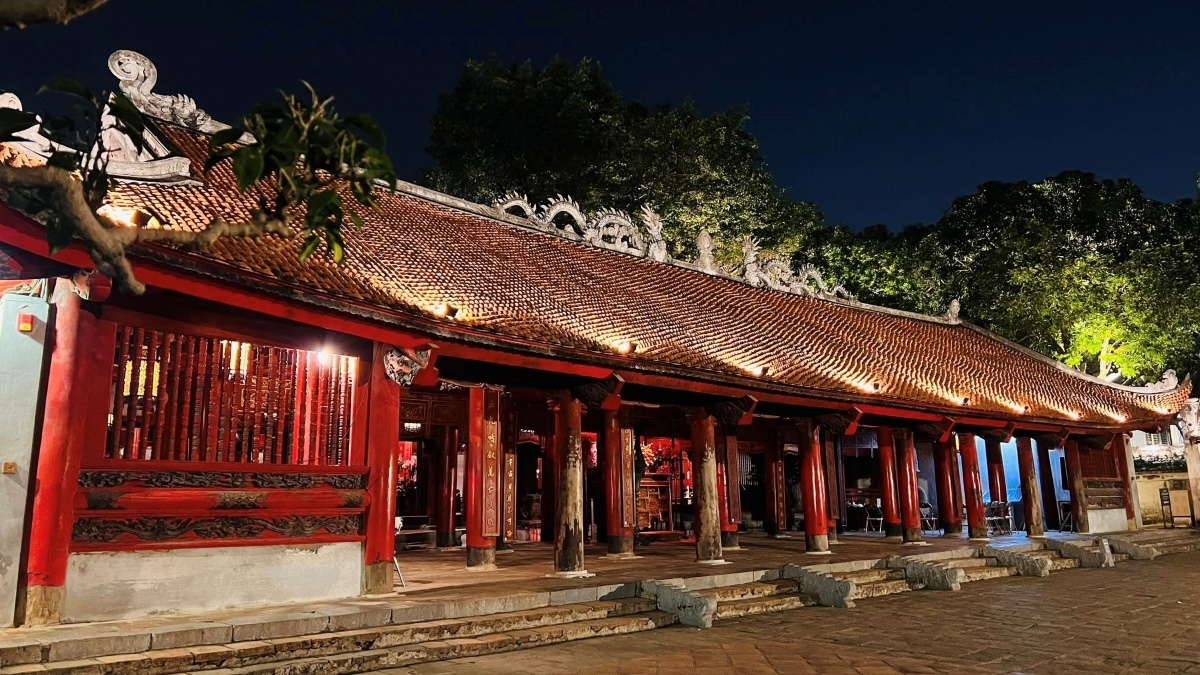 The Temple of Literature at night (Photo: Kim Lieu/VOV5)