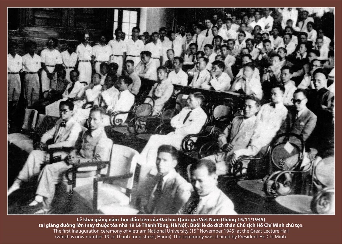 La ceremonia inaugural del primer curso académico de la Universidad Nacional de Vietnam (15 de noviembre de 1945). Foto: VNU