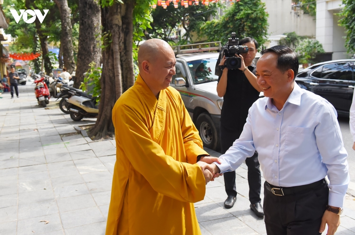 Chiều 22/5, Trưởng Ban Tuyên giáo và Dân vận Trung ương Trịnh Văn Quyết cùng đoàn công tác đã đến thăm và làm việc tại Chùa Quán Sứ, trụ sở Giáo hội Phật giáo Việt Nam nhân kỷ niệm ngày Lễ Phật Đản (Phật lịch 2570, Dương lịch 2026).