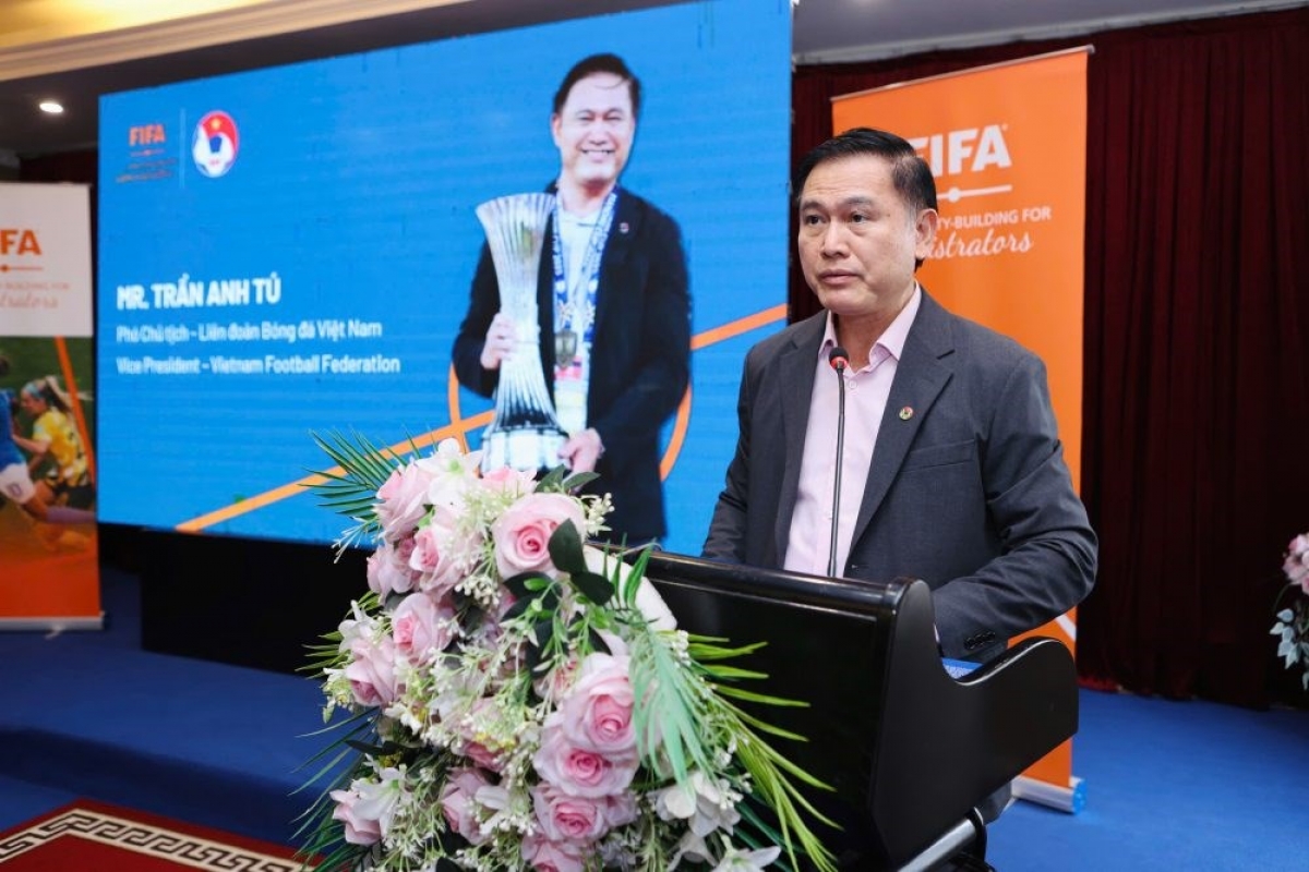 Der stellvertretende VFF-Vorsitzende, Tran Anh Tu, redet bei der Abschlusszeremonie des Workshops. (Foto: baovanhoa.vn)