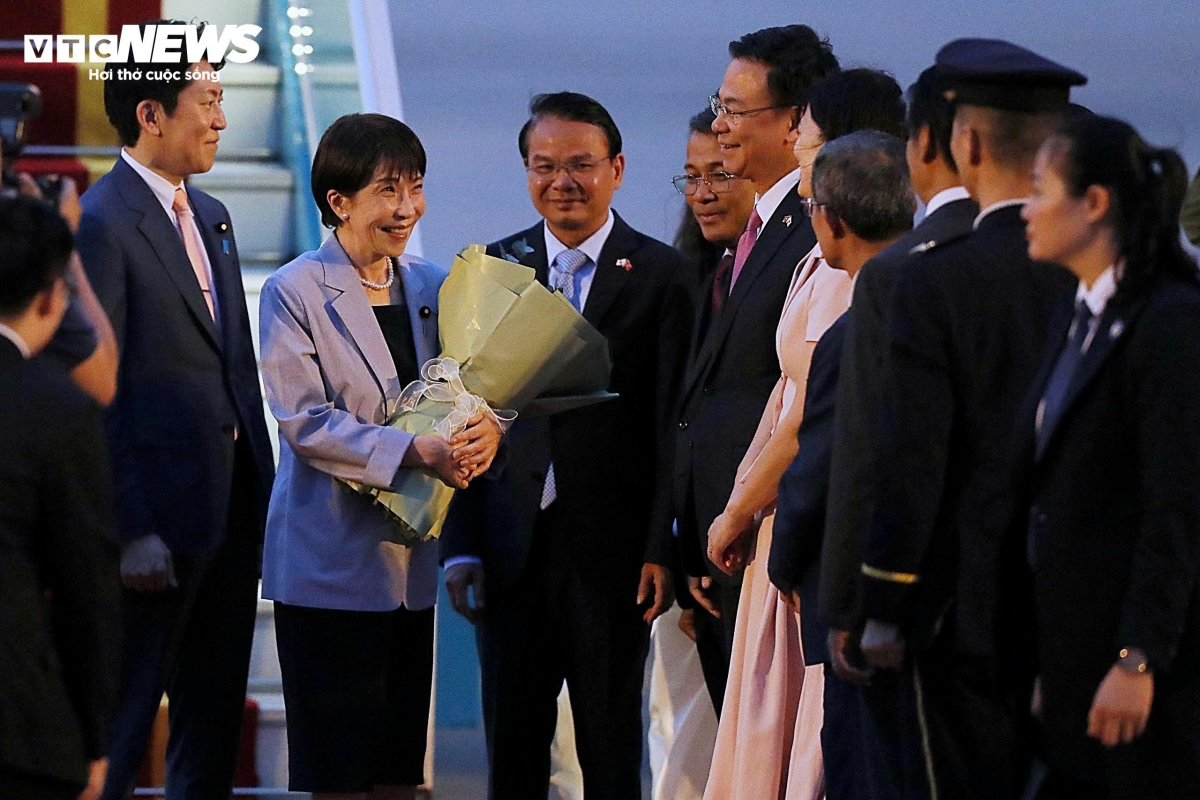 พิธีต้อนรับนายกรัฐมนตรีญี่ปุ่น ซานาเอะ ทาคาอิจิ ที่สนามบินนานาชาติโหน่ยบ่าย (VTC News)
