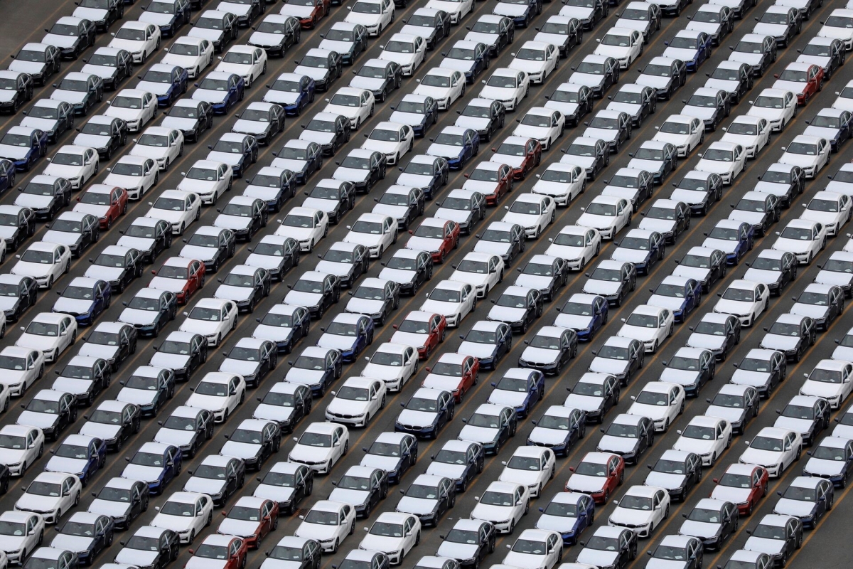 2021年8月21日、アメリカ・ニュージャージー州ベイヨン港に駐車された自動車（写真：REUTERS/Andrew Kelly）