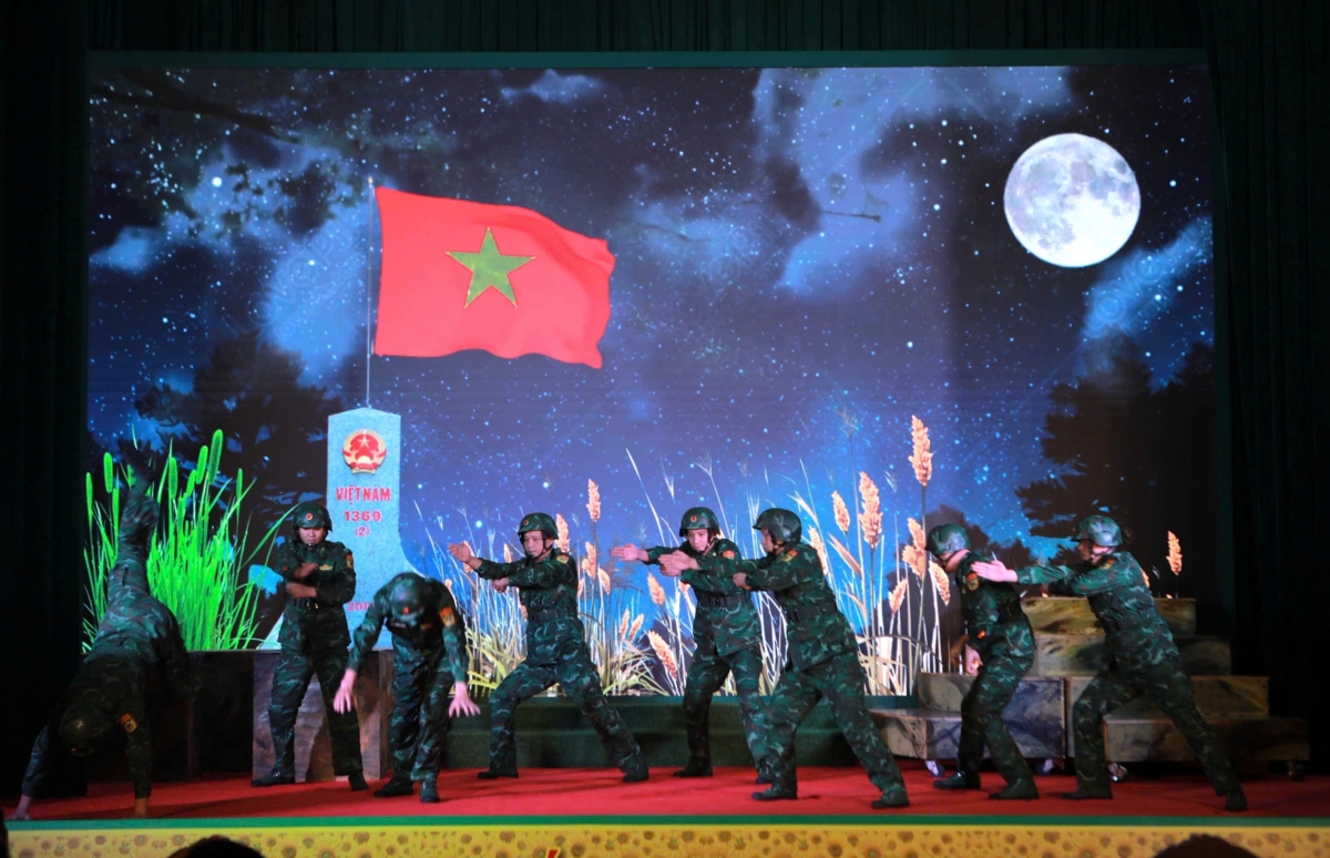 Dari tahun 2025 hingga sekarang, pasukan Penjaga Perbatasan Lang Son telah menyelenggarakan lebih dari 600 sesi sosialisasi dengan lebih dari 55.000 pendengar (Foto: Duy Thai/VOV)