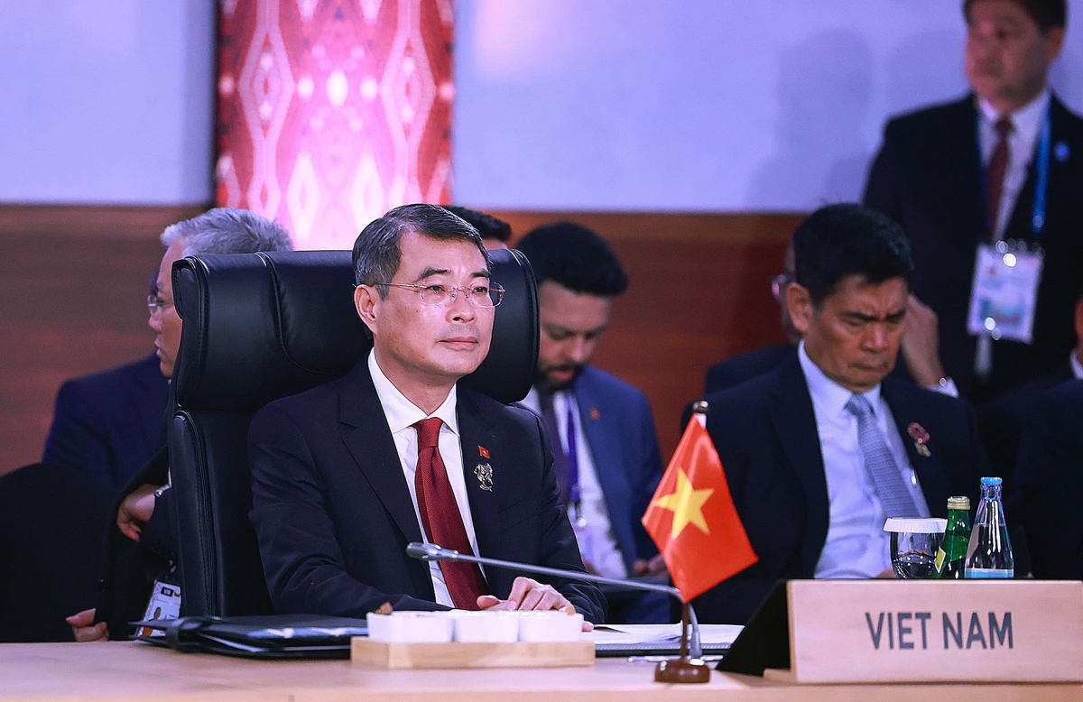 Le Premier ministre Lê Minh Hung lors de la séance plénière du 48ᵉ Sommet de l’ASEAN. Photo: VGP