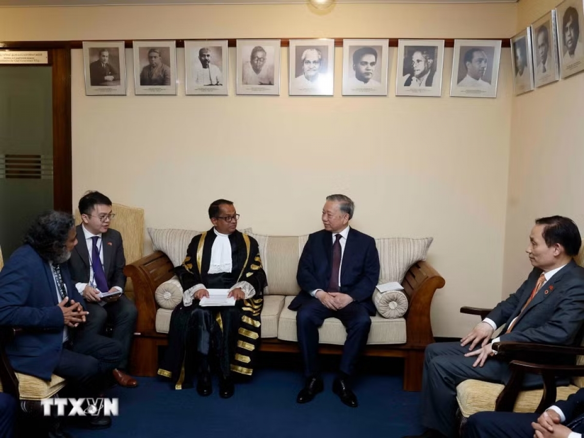 Le secrétaire général du Parti communiste et président de la République, Tô Lâm, rencontre le président du Parlement du Sri Lanka, Jagath Wickramaratne. Photo: VNA