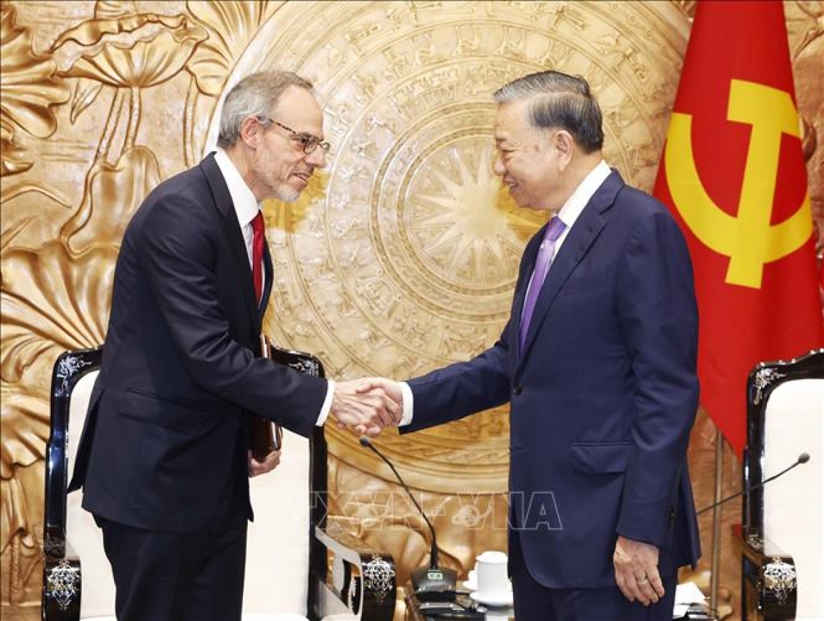Party General Secretary and State President To Lam receives David Zapolsky, Senior Vice President and Chief Global Affairs and Legal Officer at Amazon, Hanoi, May 22, 2026. (Photo: VNA/Thong Nhat)