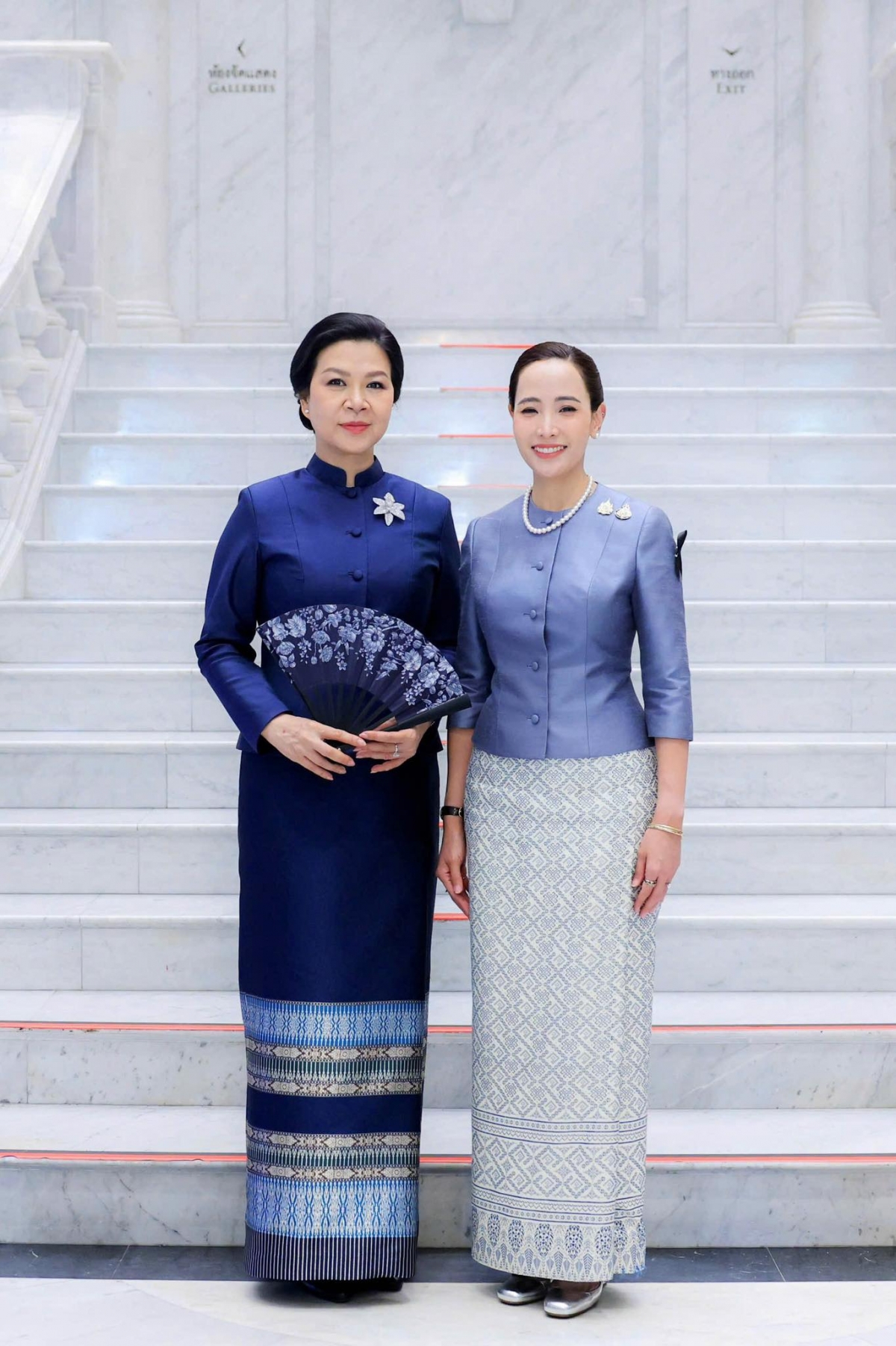 โอกาสนี้ นางโงเฟืองลี ได้สวมชุดสตรีไทยดั้งเดิม เพื่อแสดงความเคารพต่อวัฒนธรรมและมิตรภาพอันใกล้ชิดระหว่างสองประเทศ
