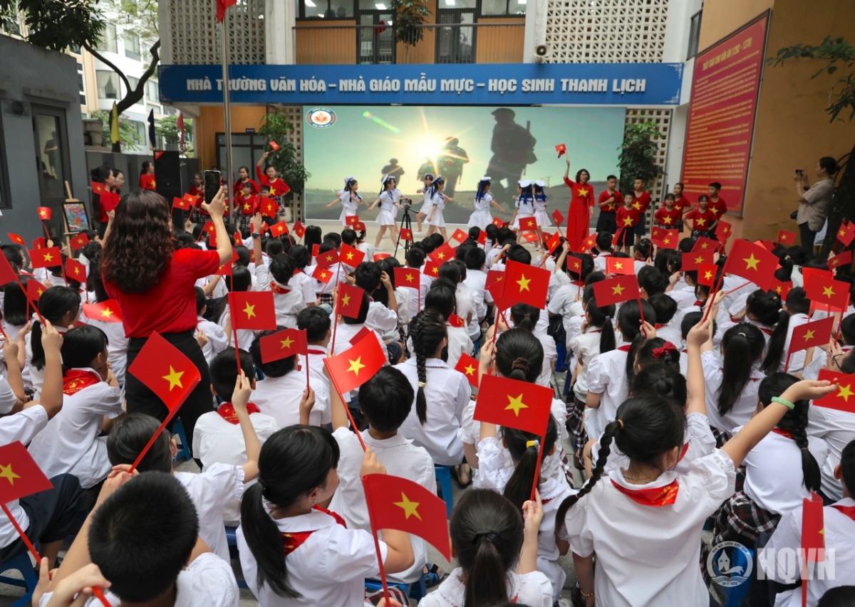 Giai điệu của ca khúc “Cháu hát về đảo xa” khép lại cuộc hành trình đầy cảm xúc. Ảnh: baohaiquanvietnam.vn 