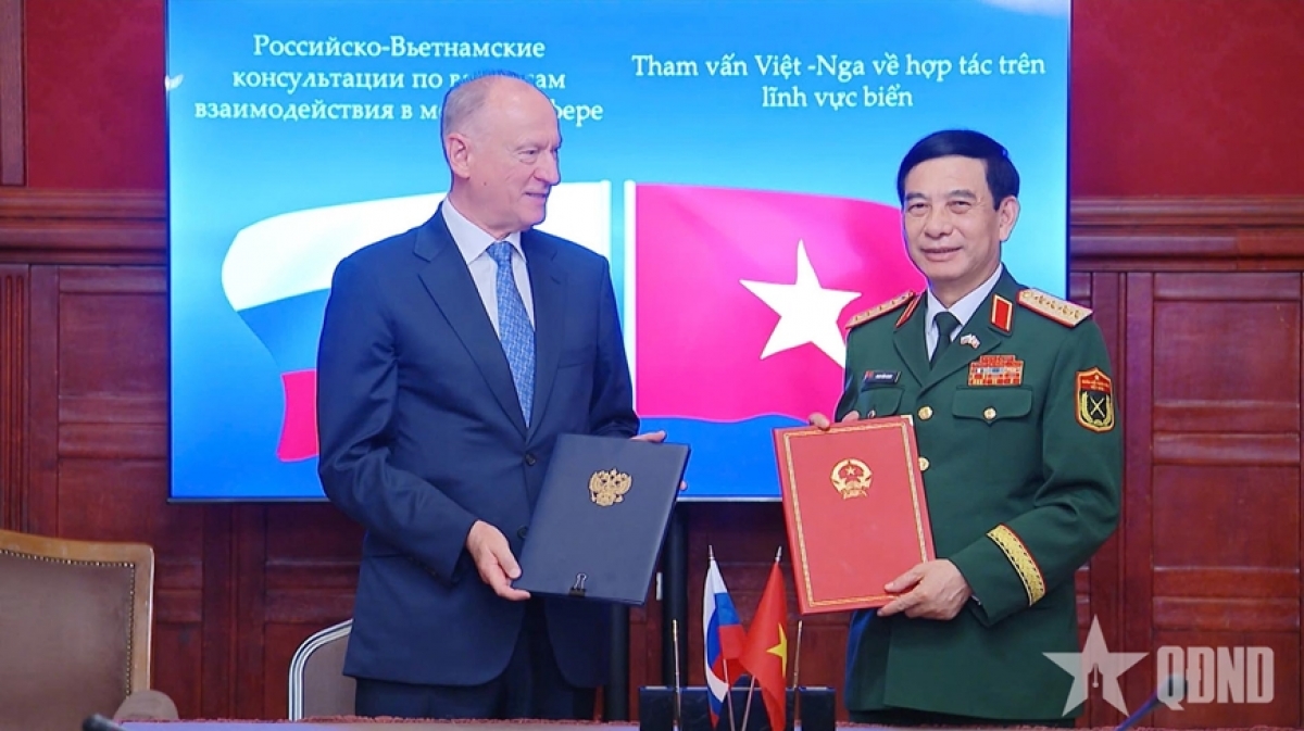 Vietnamese Deputy PM and Defense Minister Phan Van Giang and General Nikolai Patrushev at a consultation meeting on marine affairs, Moscow, Russia, May 22, 2026. (Source: qdnd.vn)