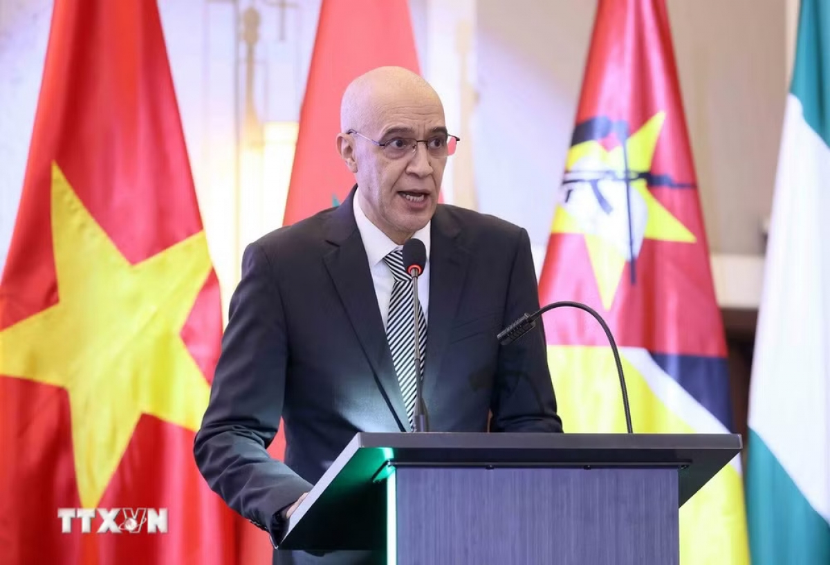 Der Leiter der Gruppe der afrikanischen Botschafter, Jamale Chouaibi, hält Rede bei der Zeremonie in Hanoi. (Foto: An Dang/VNA)