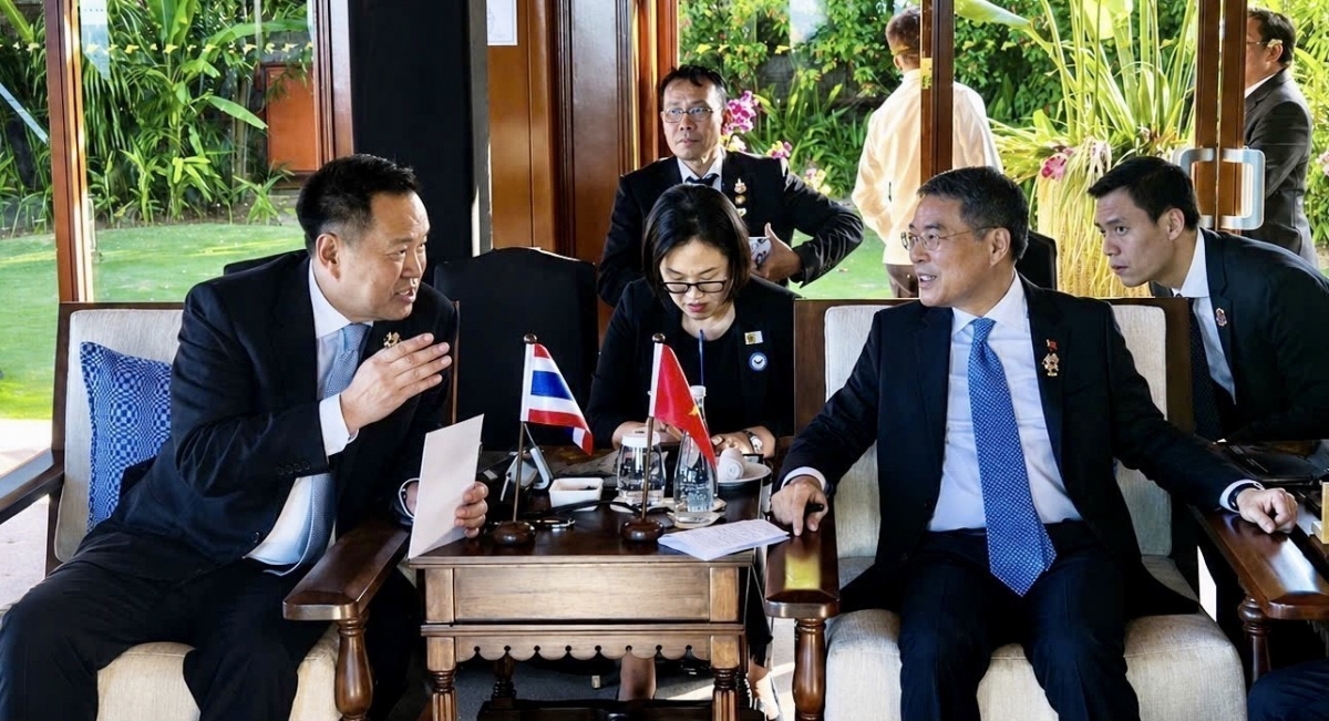 Panorama pertemuan antara PM Le Minh Hung dan PM Thailand (Foto: Duong Giang/VNA)