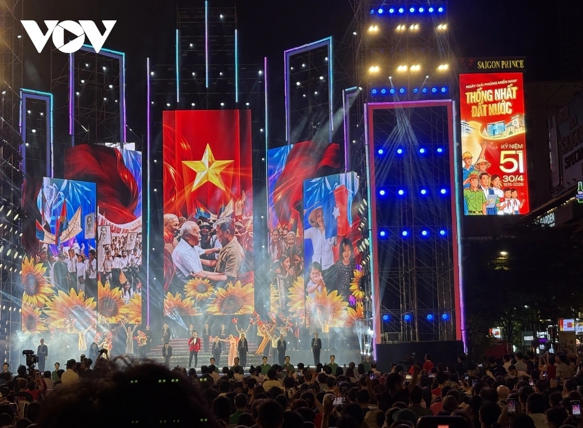 「国への賛歌」と銘打った歌舞公演（写真：VOV）
