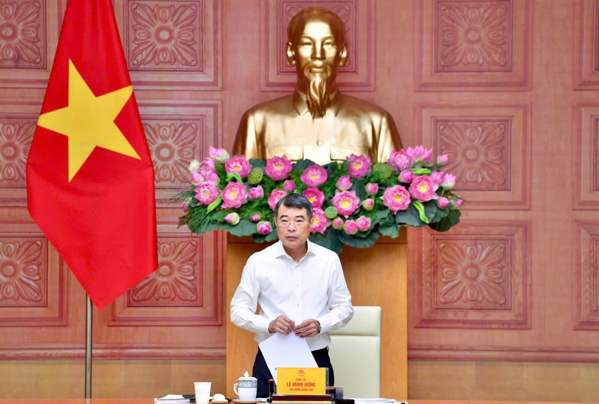 Prime Minister Le Minh Hung speaks at the working session. Photo: VOV