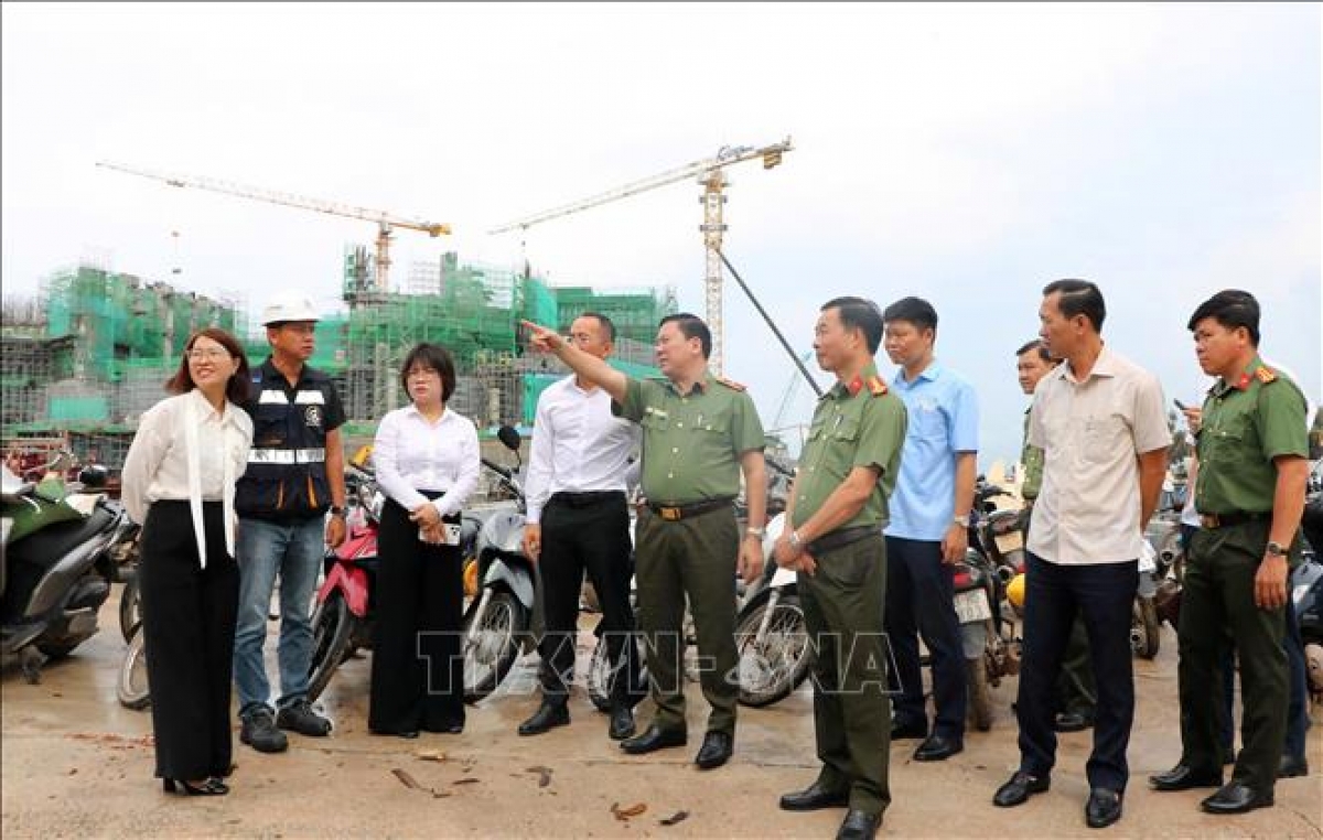Đoàn công tác đi khảo sát thực tế một số địa điểm trọng điểm phục vụ Tuần lễ Cấp cao APEC 2027. Ảnh: Văn Sĩ/TTXVN