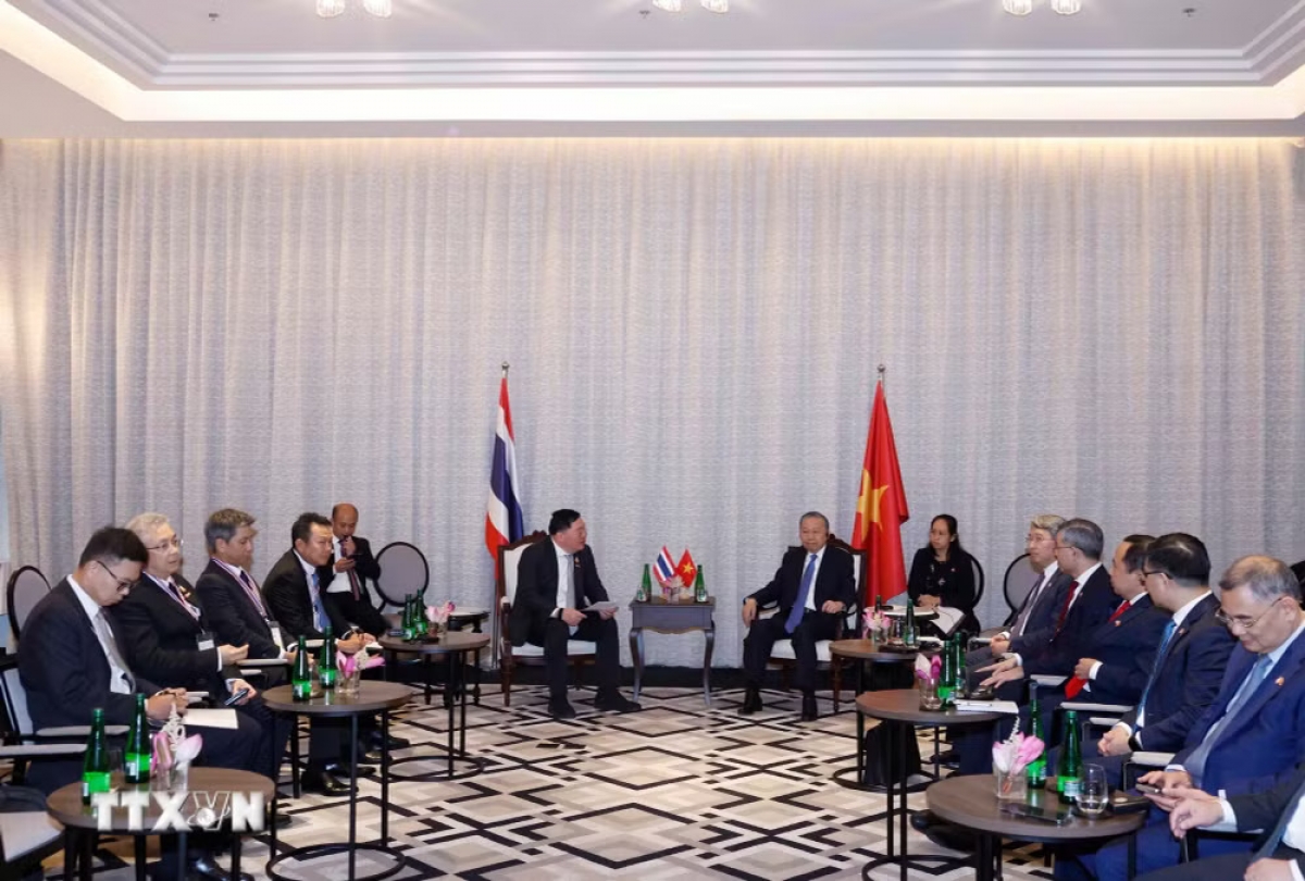 General Secretary and President To Lam receives Mr. Thammasak Sethaudom, Chairman and CEO of SCG Group of Thailand. Photo: Thong Nhat/VNA