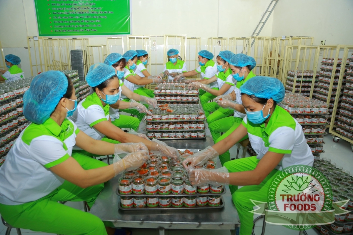 ដំណើរការវេចខ្ចប់សាច់ជ្រូកជូរ ថាន់ សឺន ភូថ (រូបថត៖ Trường Foods)