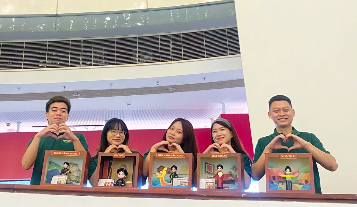 A fresh approach using technology and creative ideas helps bring cultural heritage closer to everyday life. (Photo: Kim Lieu/VOV5)