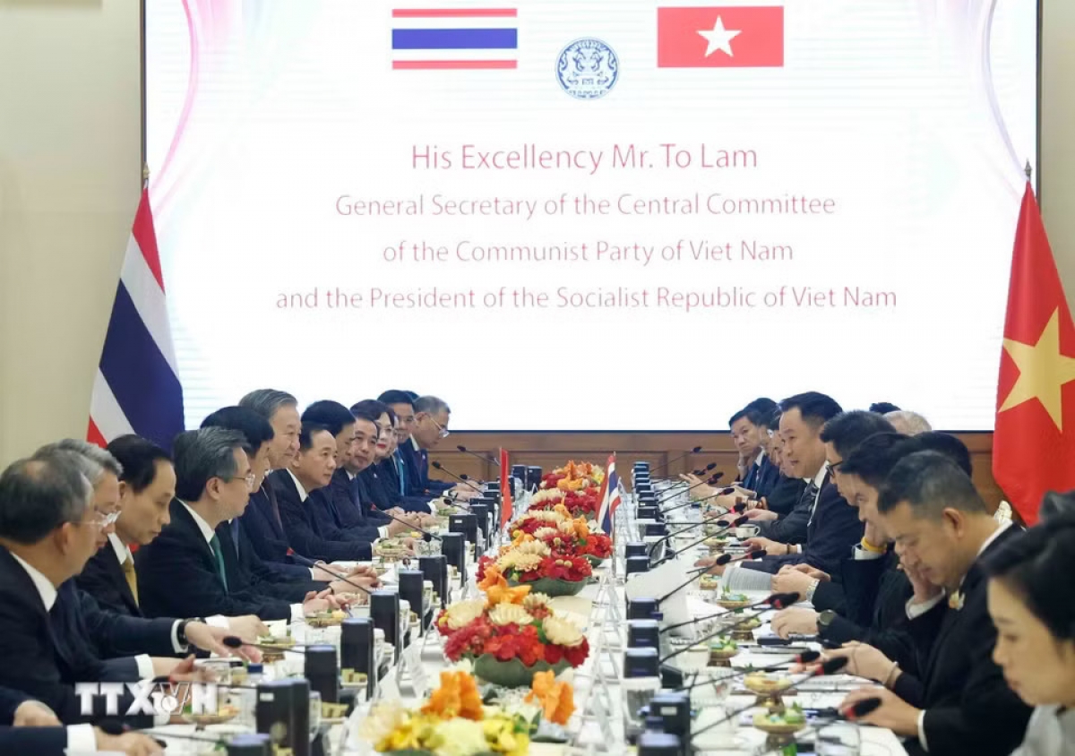 អគ្គលេខាបក្ស ប្រធានរដ្ឋវៀតណាមលោក តូ ឡឹម ជួបពិភាក្សាជាមួយនាយករដ្ឋមន្ត្រីថៃលោក អនុទីន ចាន់វីរៈគុល។ (រូបថត៖ TTXVN)