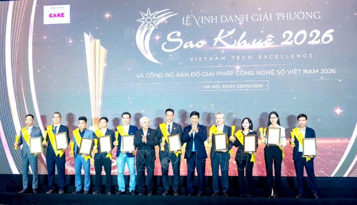 Top 10 digital platforms, services, and solutions are presented with the Sao Khue Award 2026, Hanoi, May 28, 2026. (Photo: VINASA)
