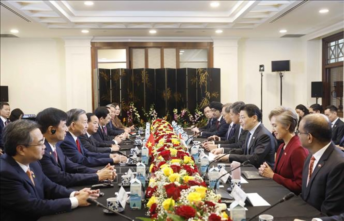 Party leader and State President To Lam and Singaporean Prime Minister Lawrence Wong hold talks, Singapore, May 29, 2026. (Photo: VNA/Thong Nhat)