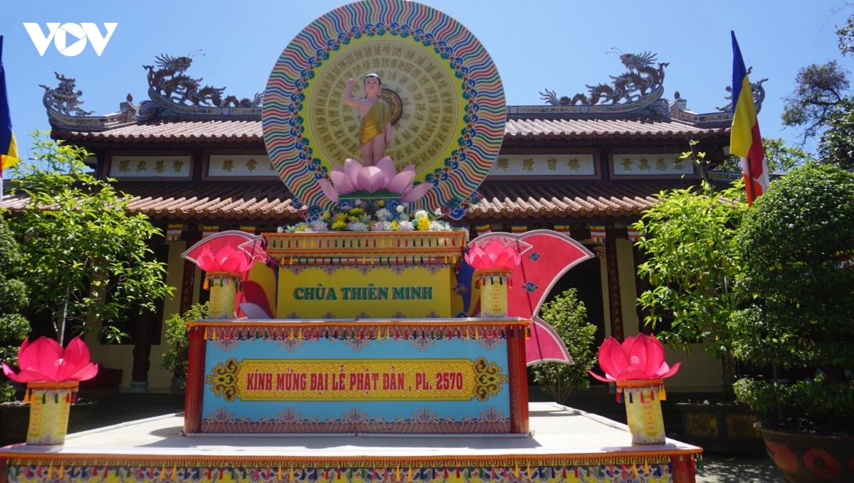 Hue pagodas are beautifully decorated during Vesak  (Photo: VOV)