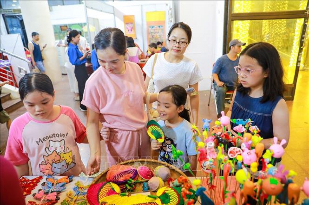 Ngày hội mang đến nhiều không gian trải nghiệm giúp trẻ em vừa học vừa chơi một cách an toàn và bổ ích. Ảnh: Khánh Hoà/TTXVN