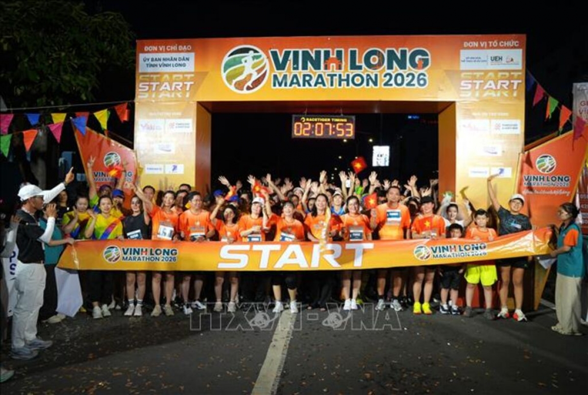 Läufer vor dem Start für die Distanz von fünf km. (Foto: Pham Minh Tuan/VNA)