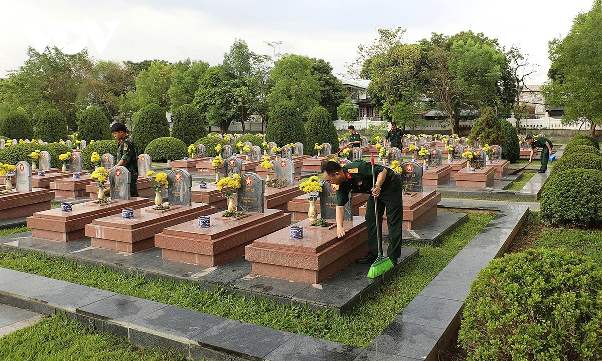 Những ngày này, nhiều hoạt động tưởng niệm, tham quan, giáo dục truyền thống được tổ chức tại các điểm di tích lịch sử Chiến trường Điện Biên Phủ.