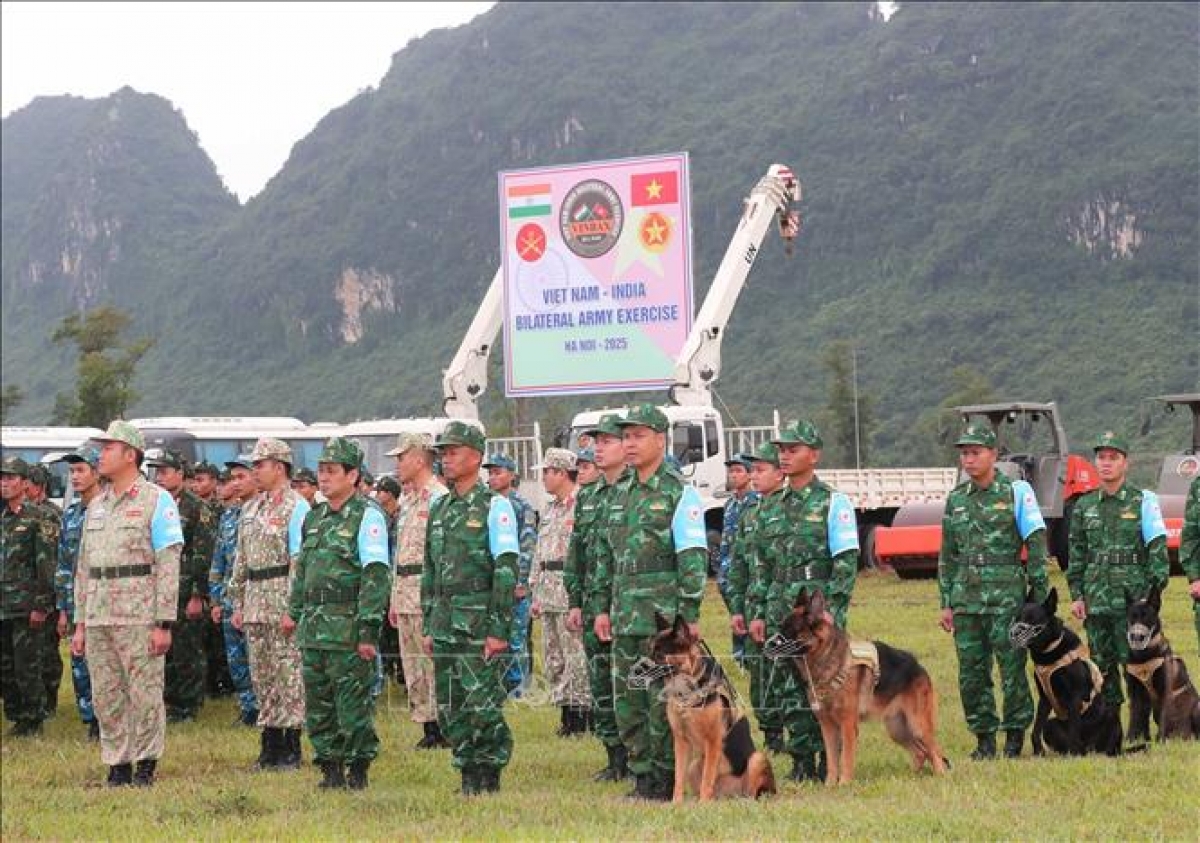 Para perwira dan prajurut dari Pasukan Penjaga Perbatasan Vietnam ikut serta dalam Latihan Gabungan Vietnam-India tentang pemeliharaan perdamaian Perserikatan Bangsa-Bangsa pada tahun 2025 (Foto dokumenter) (Foto: Trong Duc/VNA) 