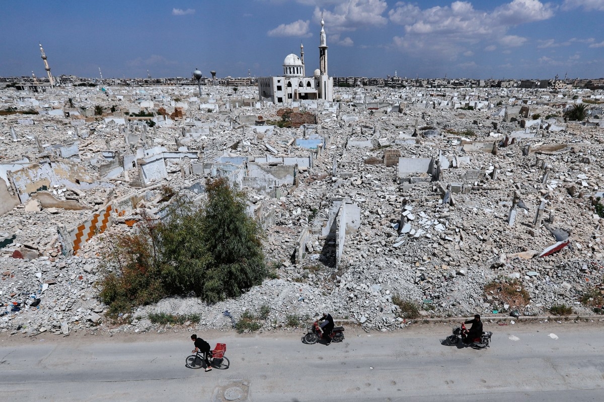 2026年4月29日、シリア・ダマスカス郊外アルカダム地区の破壊された街並み（写真：AP/Omar Sanadiki）