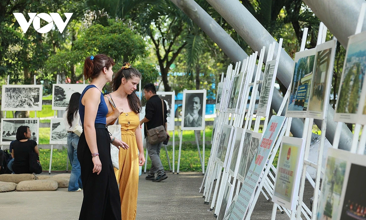 Những ngày này, nhiều hoạt động tưởng niệm, tham quan, giáo dục truyền thống được tổ chức tại các điểm di tích lịch sử Chiến trường Điện Biên Phủ.