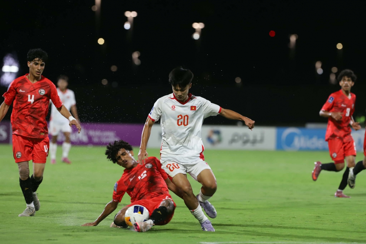 Die U17-Fußballmannschaft Vietnams führt die Gruppe C an. (Foto: VFF)
