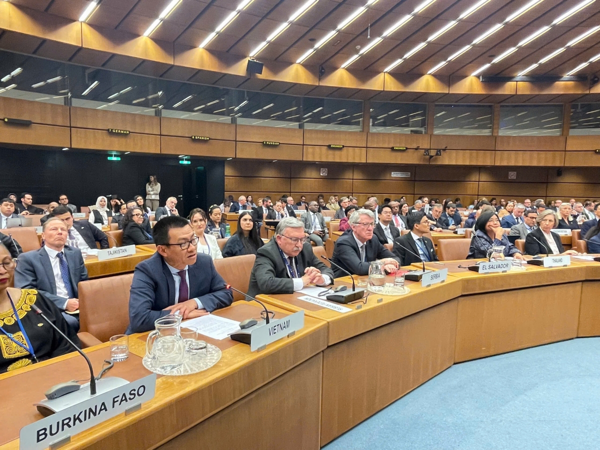 Ambassador Vu Le Thai Hoang speaks at the event. (Photo: VOV-Praha)