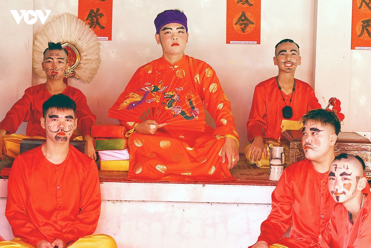Người được chọn làm ông Hiệu phải có tuổi từ 18 - 26, có sức khỏe, ngoại hình đẹp, kinh tế khá giả, không vướng tang sự; đặc biệt phải là người có phẩm hạnh, vợ chồng song toàn, con cái có đủ nếp tẻ và ngoan ngoãn.