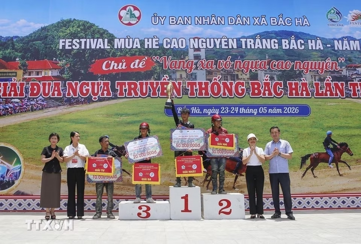Gewinner des traditionellen Bac-Ha-Pferderennens 2026 erhält Prämie von 2000 US-Dollar. (Foto: thethaovanhoa.vn)