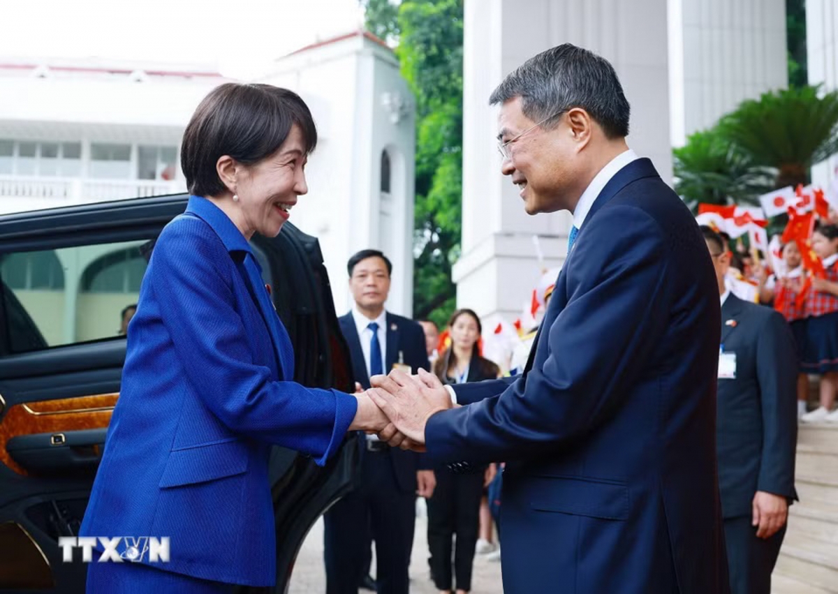 Sáng 2/5, tại Trụ sở Chính phủ, Thủ tướng Lê Minh Hưng chủ trì lễ đón Thủ tướng Nhật Bản Takaichi Sanae sang thăm chính thức Việt Nam từ ngày 1 đến 3/5. Ảnh: TTXVN