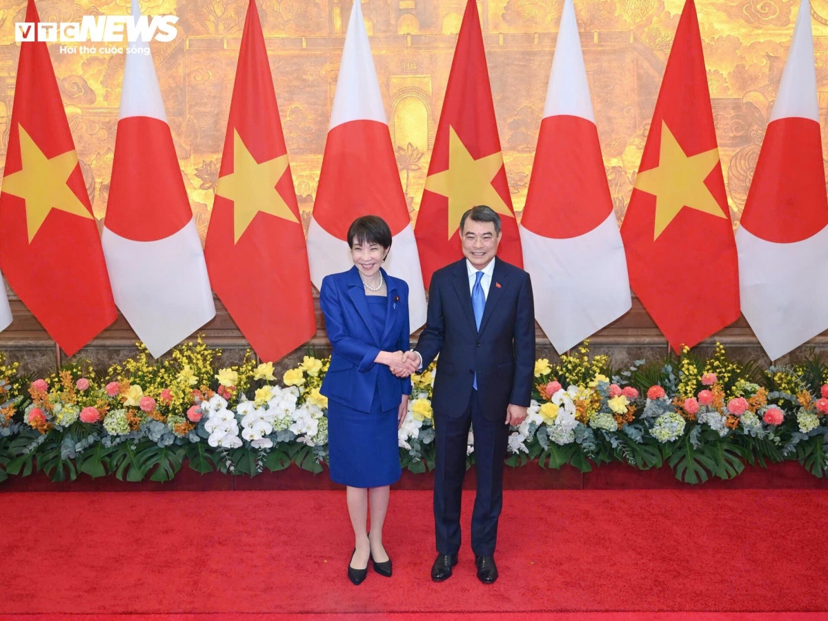 Sau lễ đón, Thủ tướng Lê Minh Hưng và Thủ tướng Nhật Bản Takaichi Sanae tiến hành hội đàm. Ảnh: Mạnh Quân