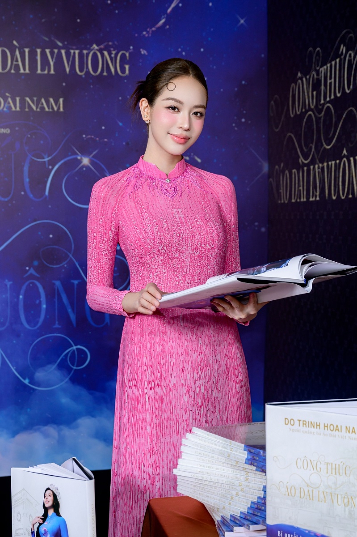 Kỹ thuật áo dài ly vuông hướng tới ba tiêu chuẩn quan trọng: phẳng nách, êm cổ, eo thon, giúp tà áo ôm dáng đẹp và mang lại sự tự tin cho người mặc.